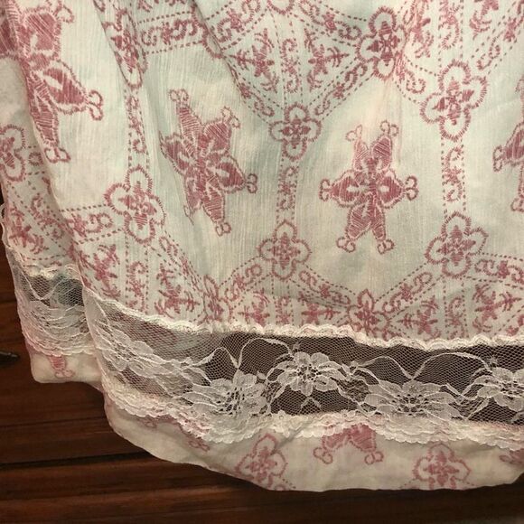 Mimi Chica Soho Sharkbite Tunic | Pink Paisley Lace Trim Festival Top | Size M - Picture 7 of 15